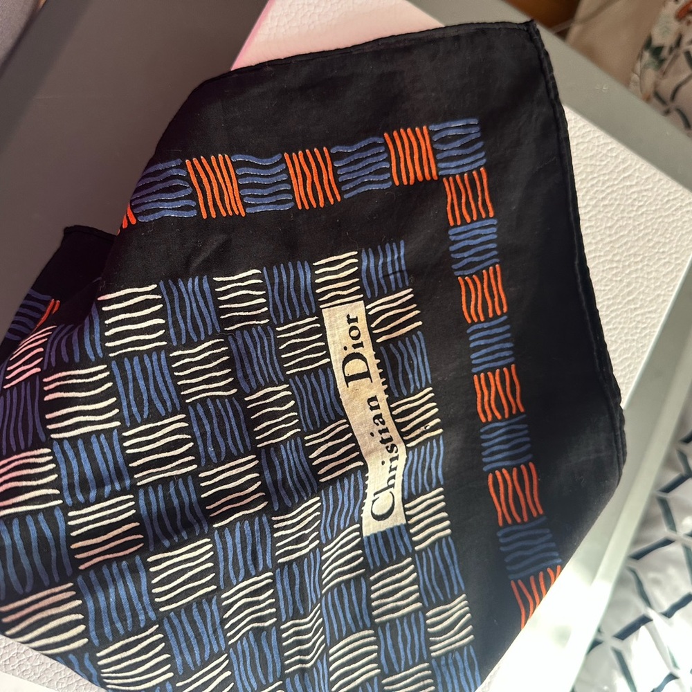 Dior Scarf bundle with VIP gift mirror w/ unused lipstick set.
💯 Authentic..